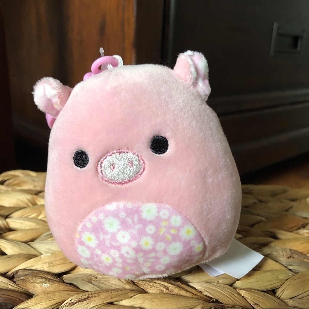 Squishmallows Peter the Easter pig in 3” clip